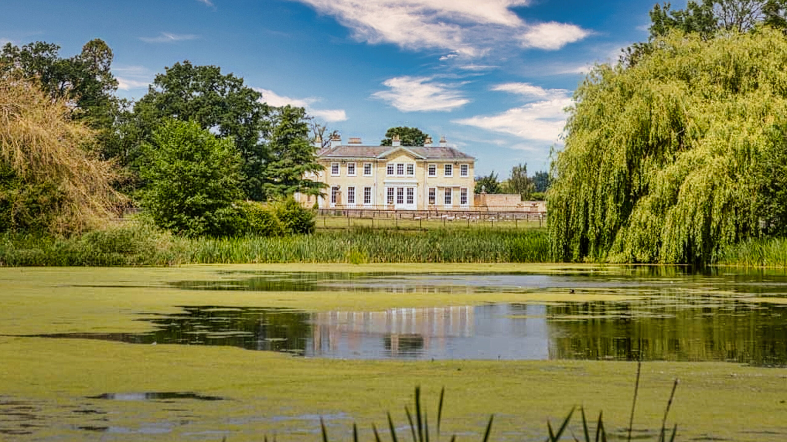 Picturesque English estate in Cambridgeshire